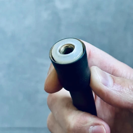 Stelle sicher, dass die Gummidichtung (Rubber Washer) im Schlauchanschluss sitzt.